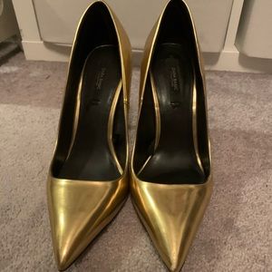 Metallic gold pump